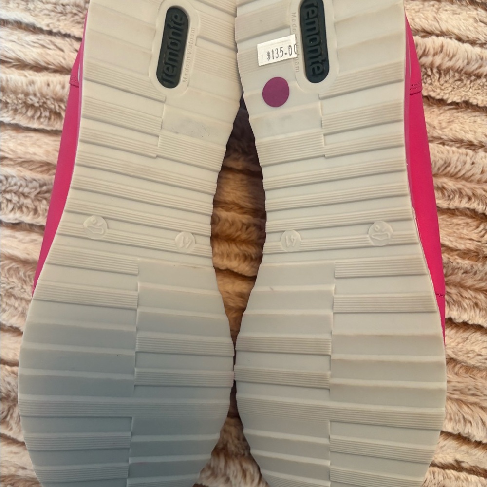 Remonte Fuchsia Loafers with Silver Chain - Picture 5 of 6